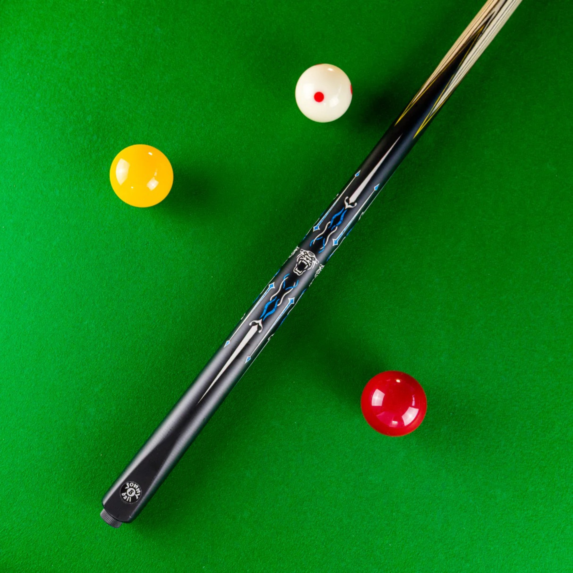 Jonny 8 Ball Panther UV Printed 2-Piece Cue – 9.5mm Green Layered Tip
