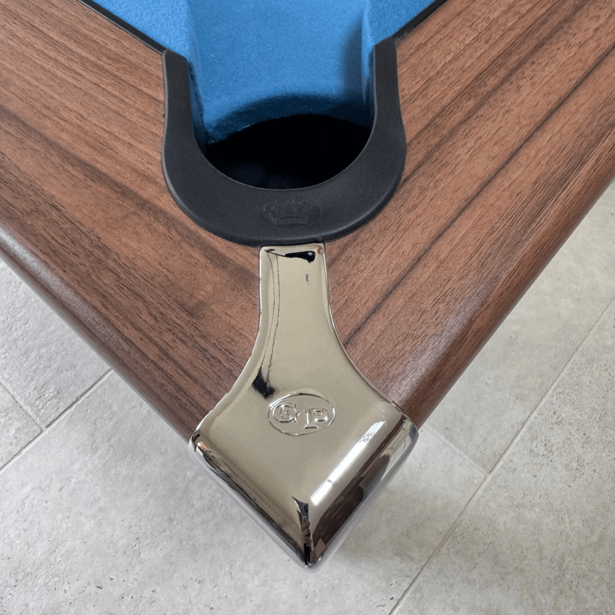 Cry Wolf Turned Leg Pool Table - Streaky Walnut