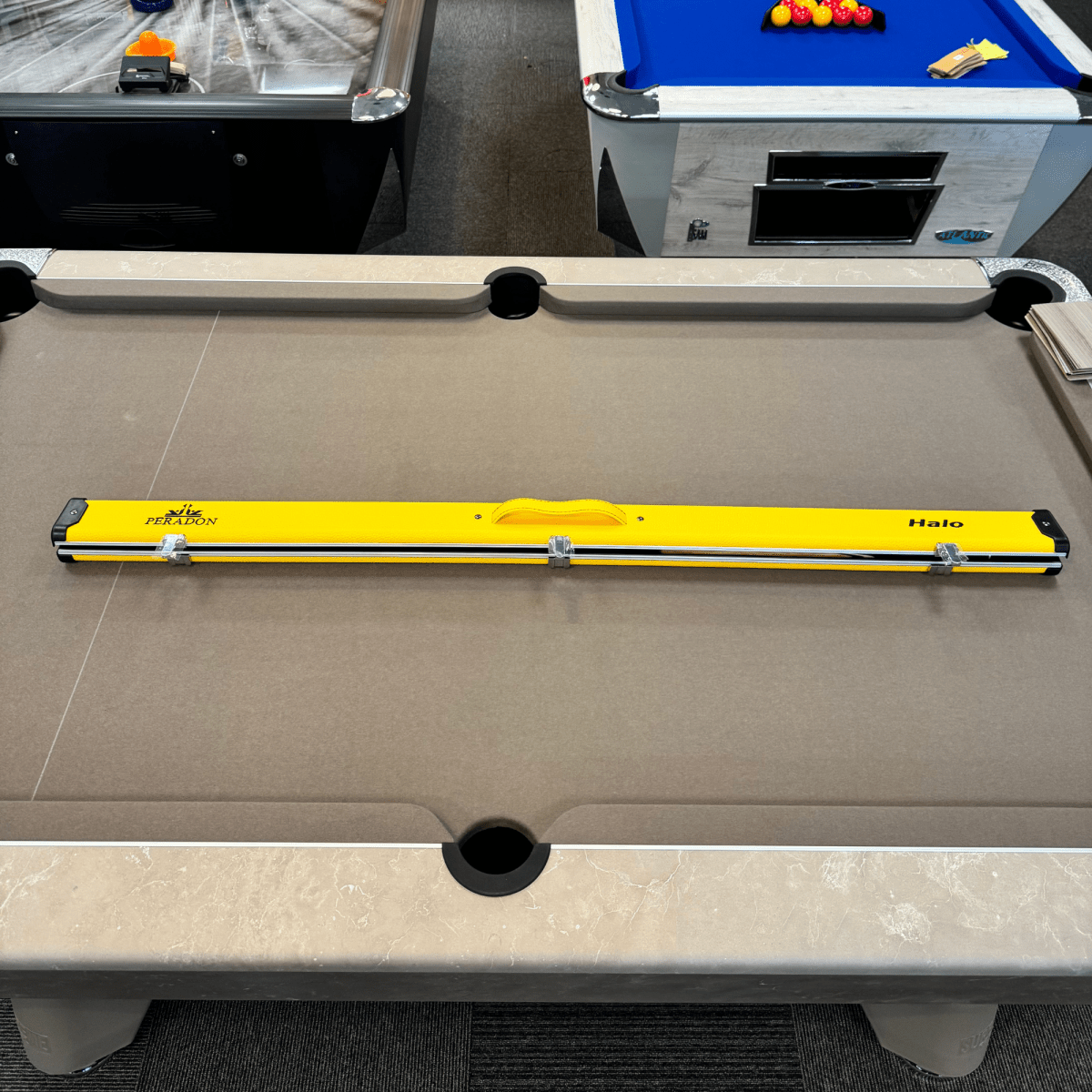 Peradon King 3/4 Cue (Heavy 18.5 to 21oz) and Halo Case Package