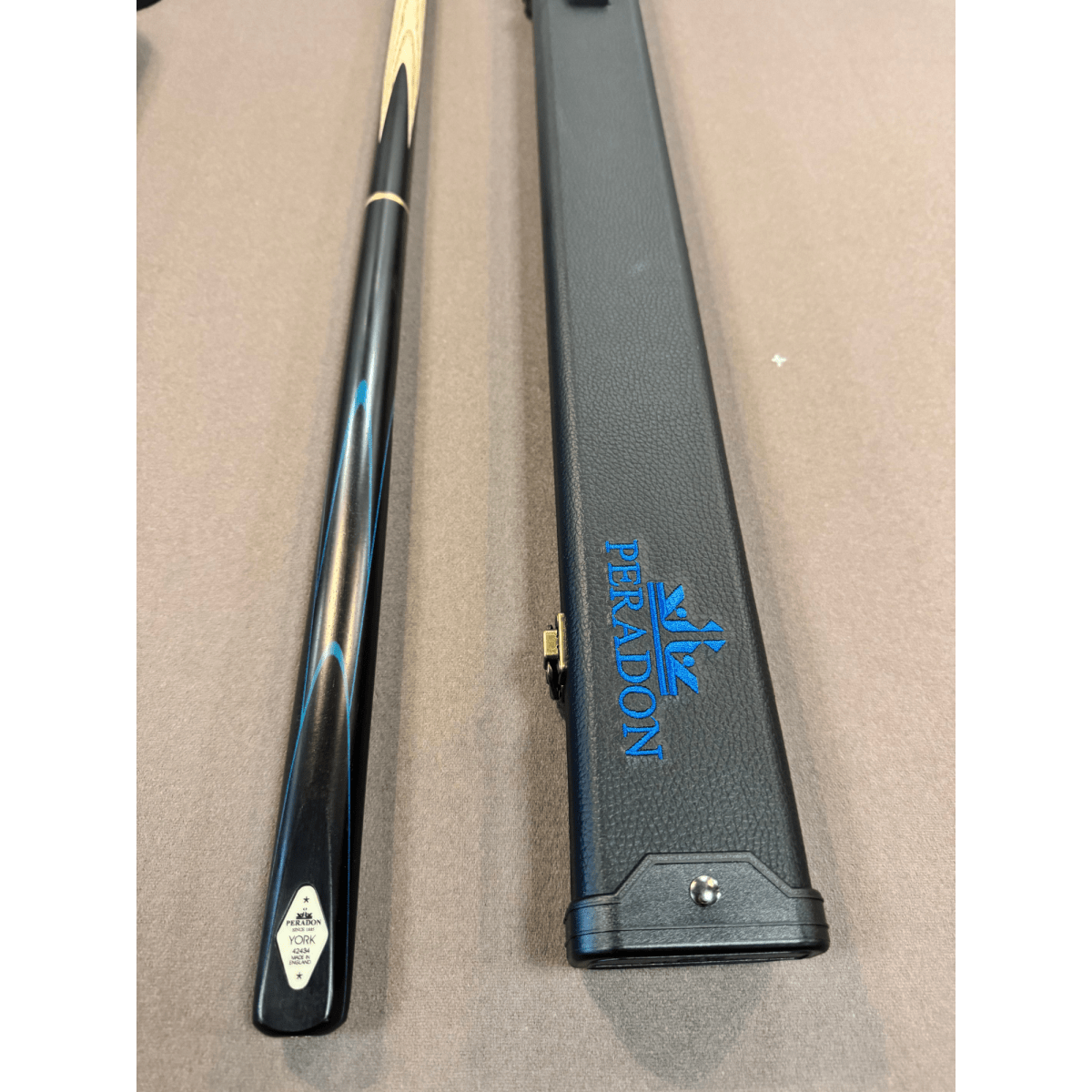 Peradon York 3/4 Cue (Heavy 18.5 to 21oz) and Clubman Case Package