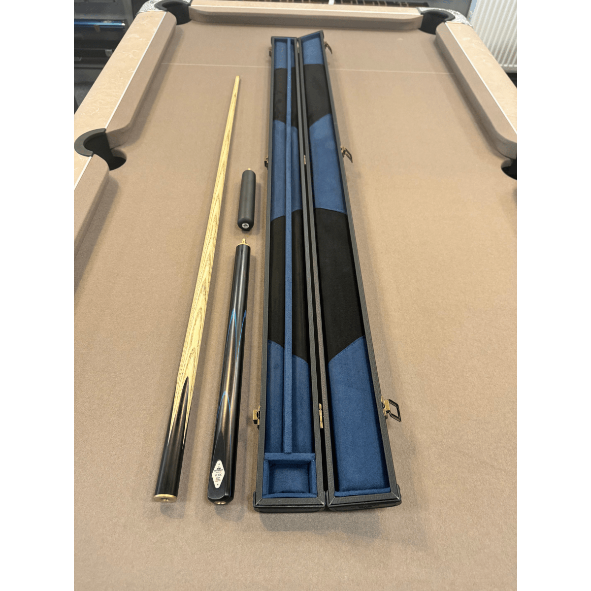 Peradon York 3/4 Cue (Heavy 18.5 to 21oz) and Clubman Case Package