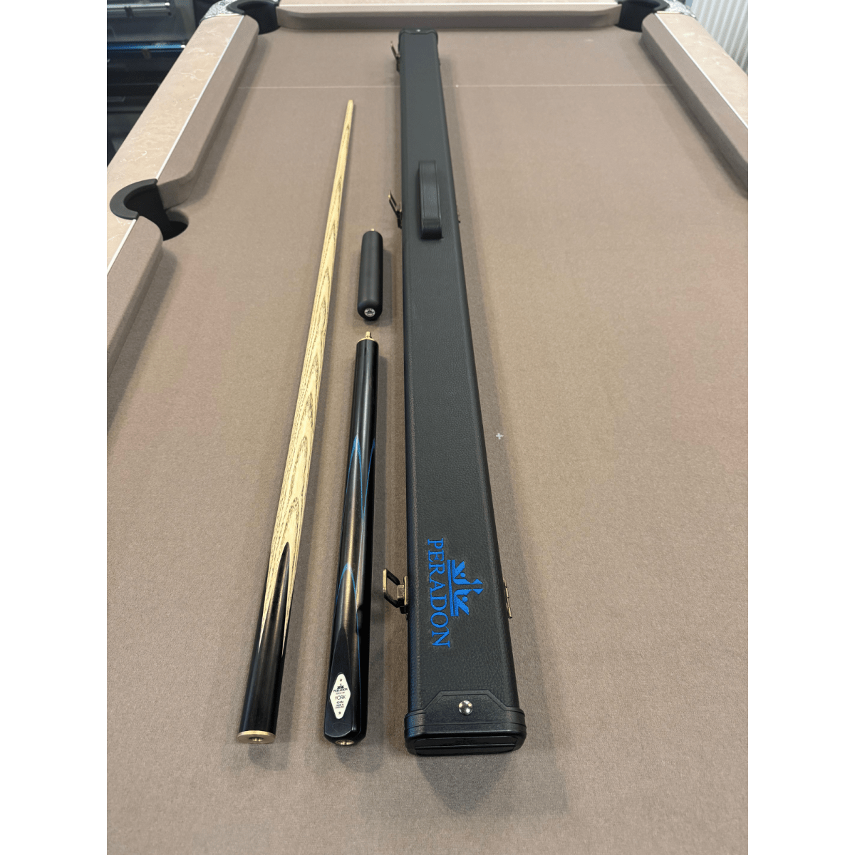 Peradon York 3/4 Cue (Heavy 18.5 to 21oz) and Clubman Case Package