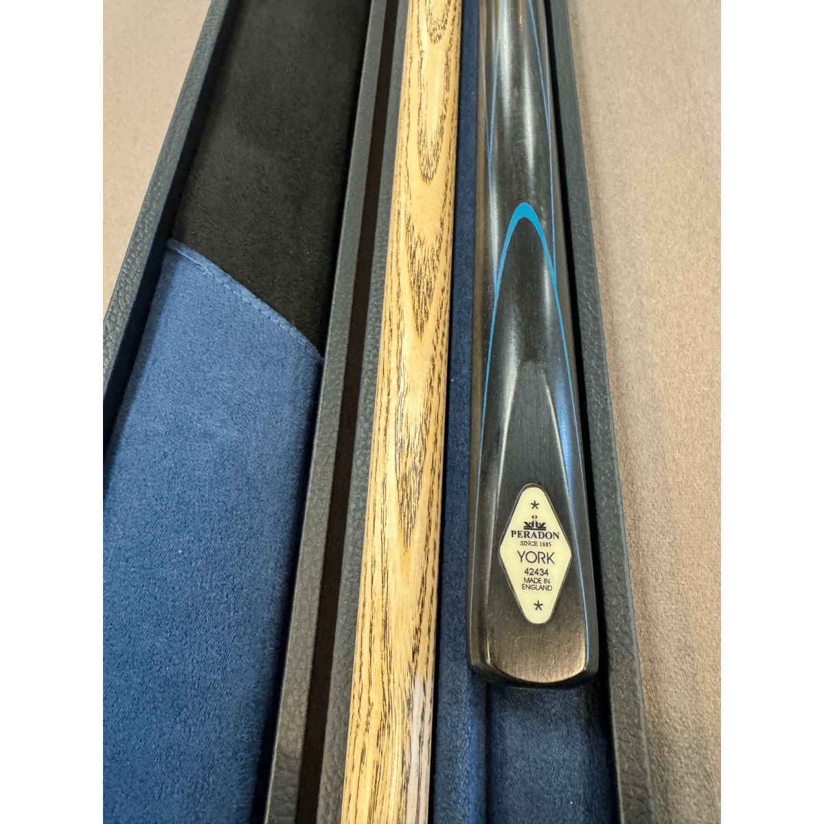Peradon York 3/4 Cue (Heavy 18.5 to 21oz) and Clubman Case Package