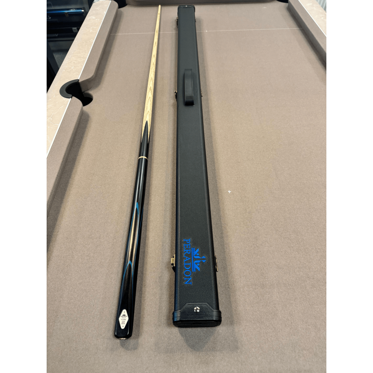 Peradon York 3/4 Cue (Heavy 18.5 to 21oz) and Clubman Case Package
