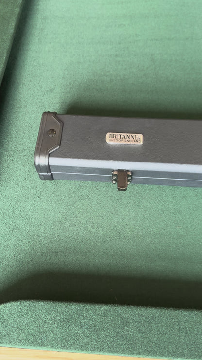 Britannia Lance 58" 3/4 Cue & Grey Britannia Diamond Case Set