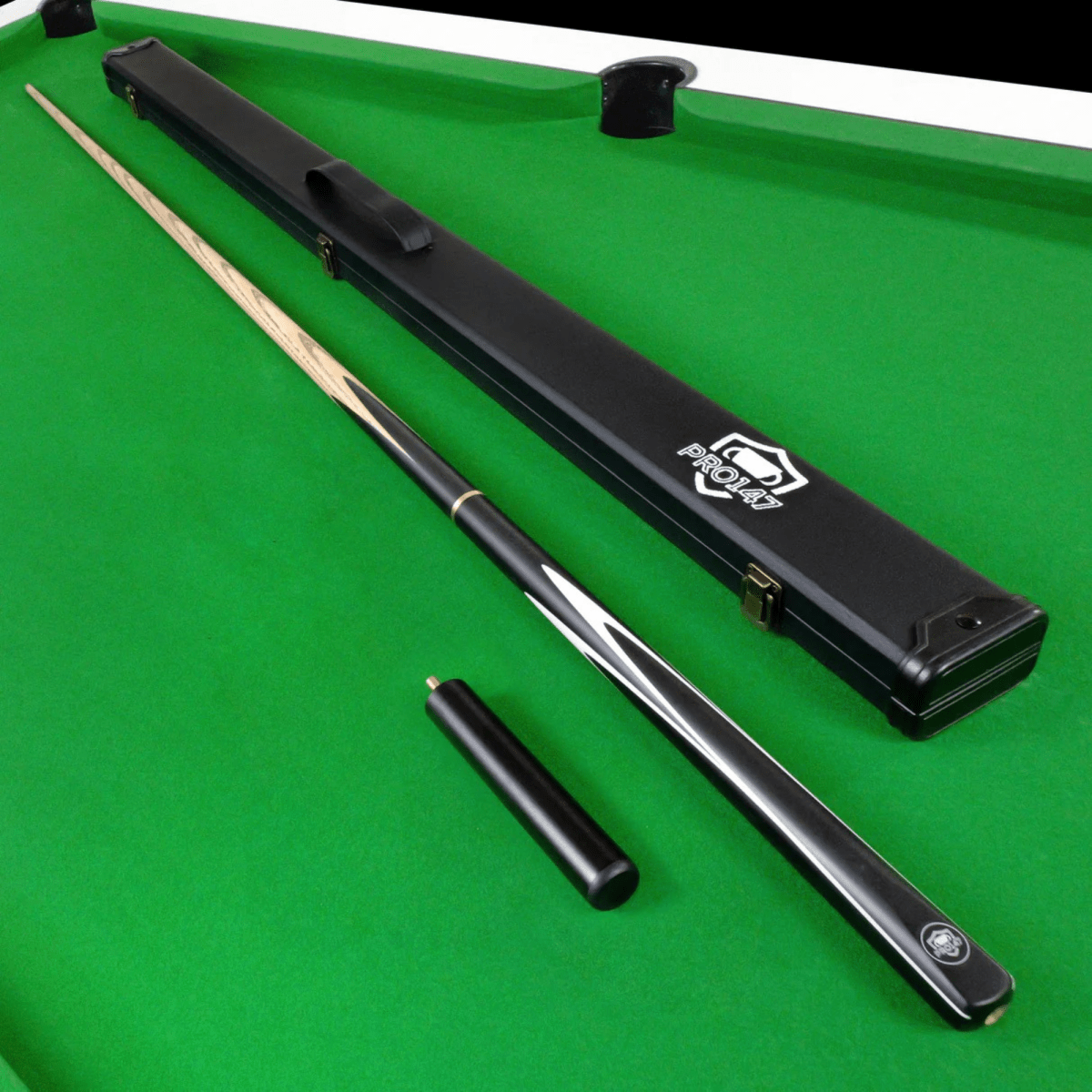 PRO147 Striker 3/4 Jointed Snooker and Pool Cue and Case Standard Set with 9.5mm Green Layered Tip