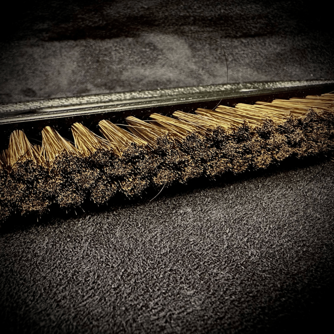 Under Cushion - Rail Brush