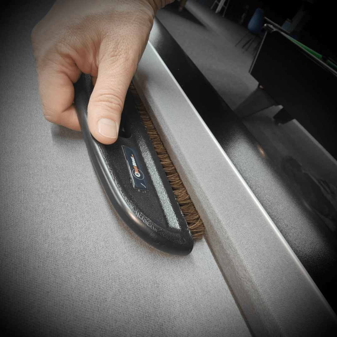 Under Cushion - Rail Brush